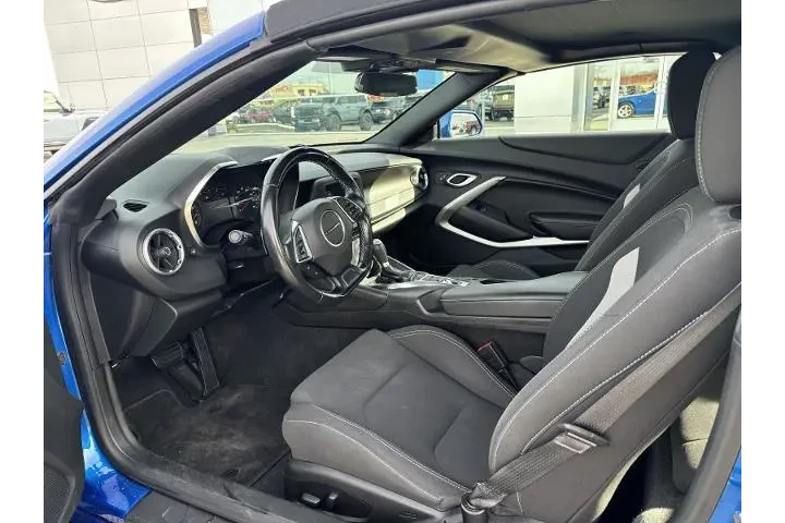 $21853 : Chevrolet Camaro 2018 LT 2dr image 8