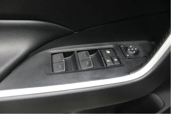 $29948 : Toyota RAV4 Hybrid 2023 AWD image 7