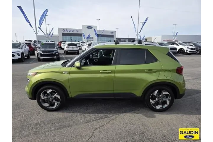 $19888 : Hyundai VENUE 2024 SEL 4dr C image 4