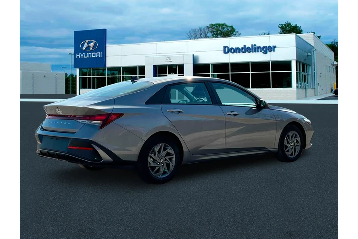 $19990 : Hyundai ELANTRA 2024 SEL 4dr image 8