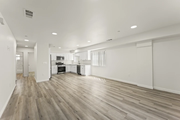 $4400 : 5 bedroom, 3 bath, 1 year new image 3