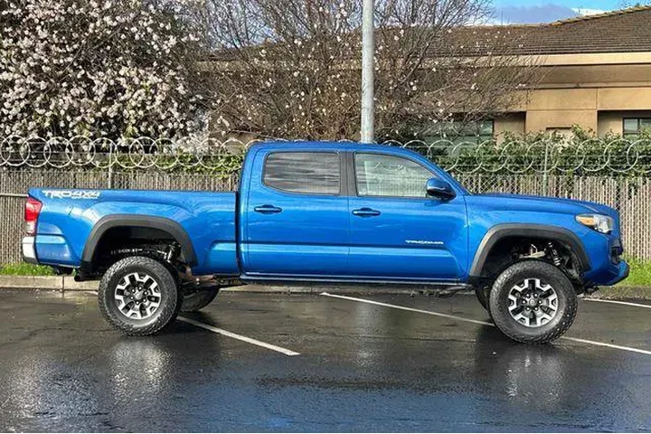 $30899 : Toyota Tacoma 2017 4x4 TRD O image 7