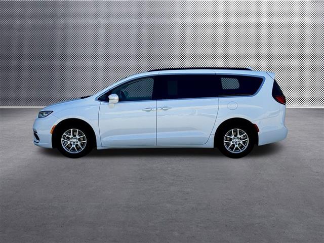 $24739 : 2022 Pacifica Touring L image 4