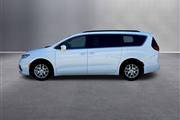 $24739 : 2022 Pacifica Touring L thumbnail