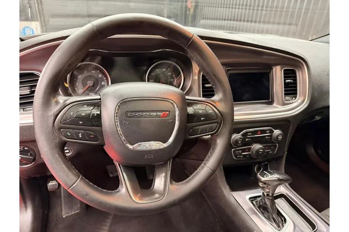 $1800 : Dodge charger sport 2020 image 9