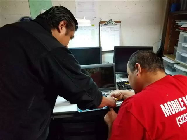 Curso Reparacion Laptops/PCs image 2