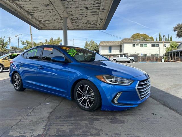 2017 Elantra SE image 4