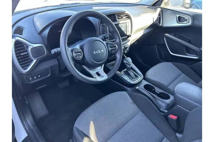 $13995 : Kia Soul 2023 S 4dr Crossove image 9