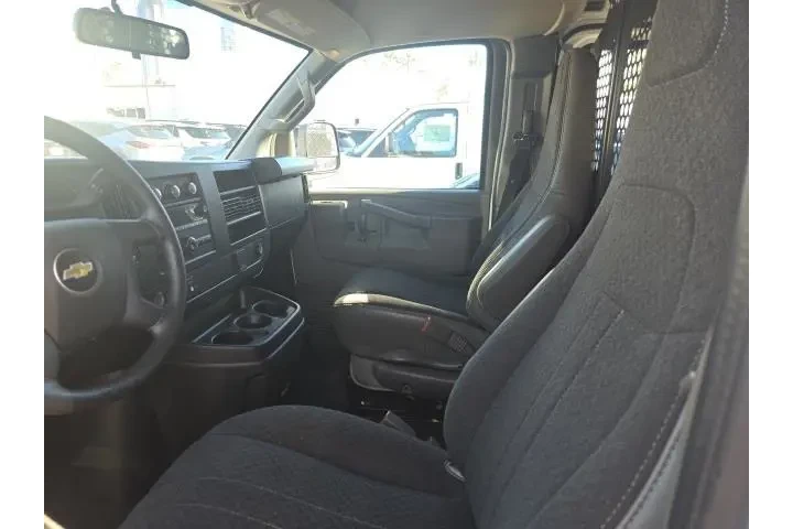 $25995 : Chevrolet Express 2022 2500 image 6