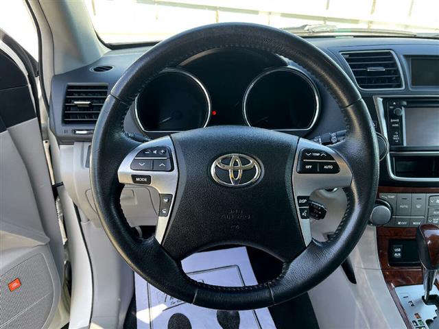 $9500 : 2013 Toyota Highlander LTD image 6