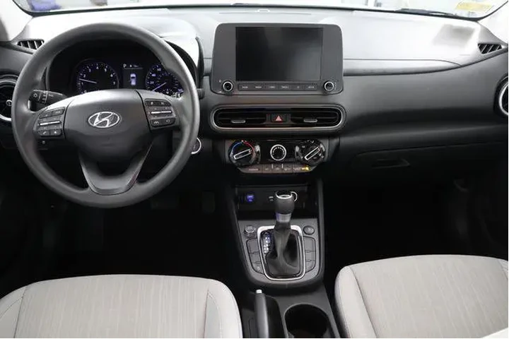 $20289 : Hyundai KONA 2023 AWD SEL 4d image 2