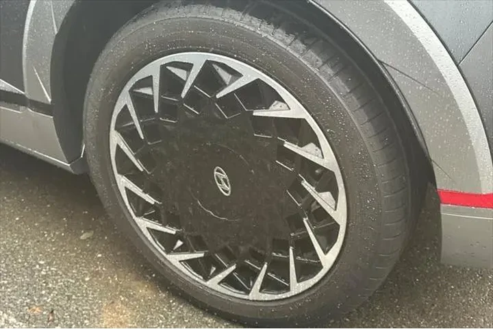 $30990 : Hyundai IONIQ 5 2023 AWD Lim image 7