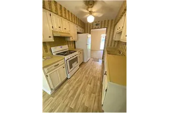 $2000 : Rental property with 3 bedro image 7