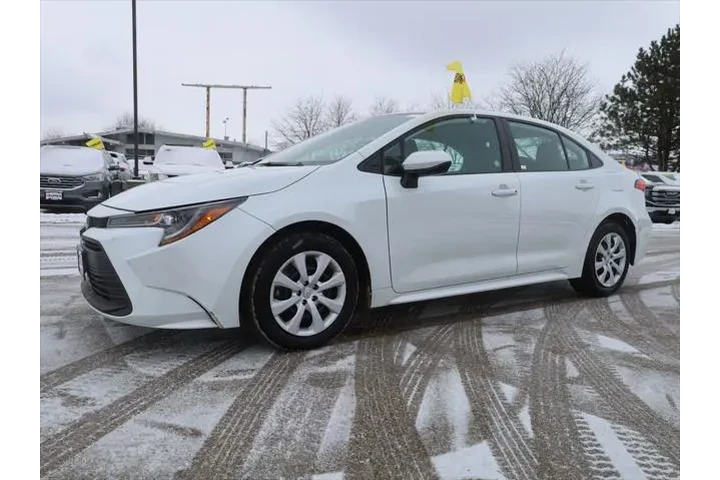 $20077 : Toyota Corolla 2024 LE 4dr S image 3