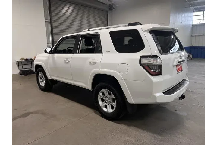 $31936 : Toyota 4Runner 2023 4x2 SR5 image 5