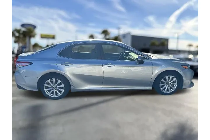 $14049 : Toyota Camry 2018 LE 4dr Sed image 5