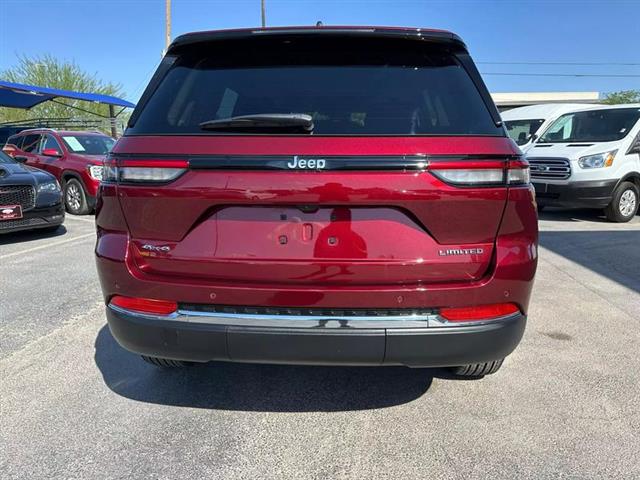 $45995 : Pre-Owned 2022 Grand Cherokee image 7