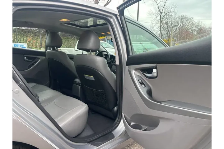 2016 Elantra SE image 10