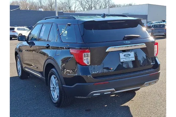 $36988 : Ford Explorer 2024 AWD XLT 4 image 4