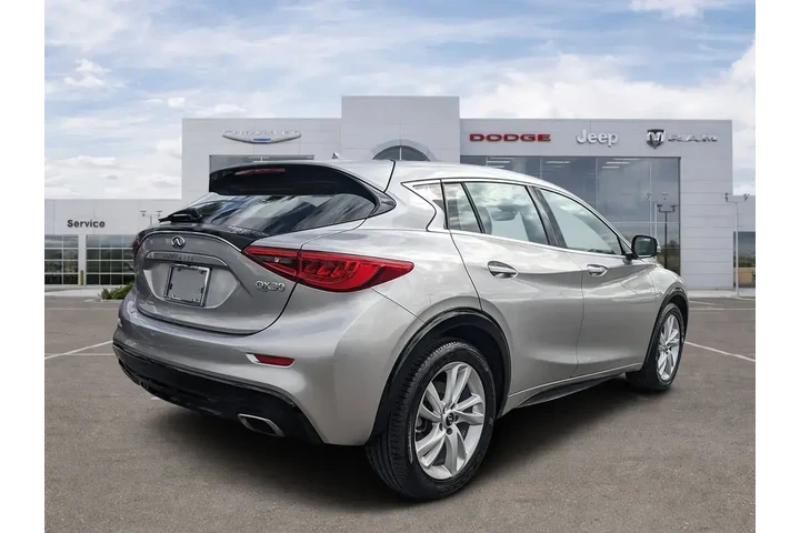 $13987 : INFINITI QX30 2018 Base 4dr image 3