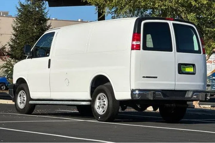 $28984 : Chevrolet Express 2024 2500 image 3