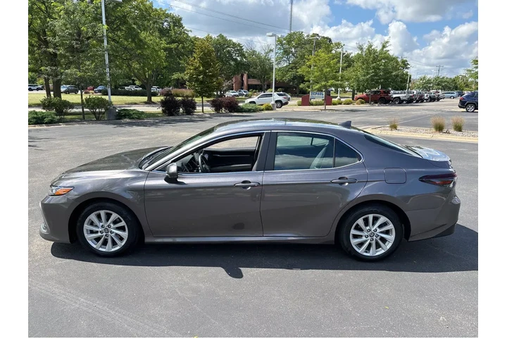 $26000 : Gold Certified2022 Camry LE image 10