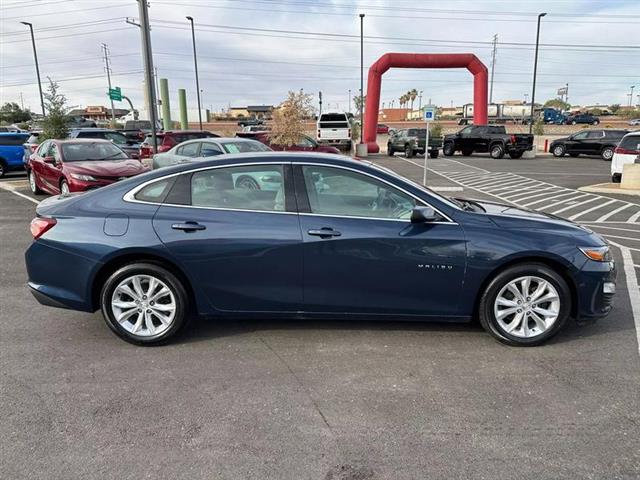 $20995 : Pre-Owned 2021 Malibu LT Seda image 5