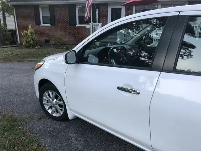 $4900 : 2017 Nissan Versa SV Sedan image 2