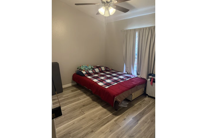 $900 : Se renta cuarto image 2