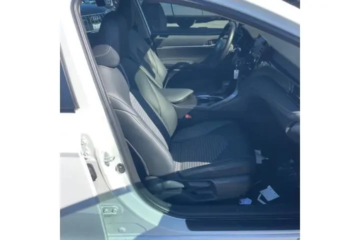 $26995 : Toyota Camry 2023 SE Nightsh image 6