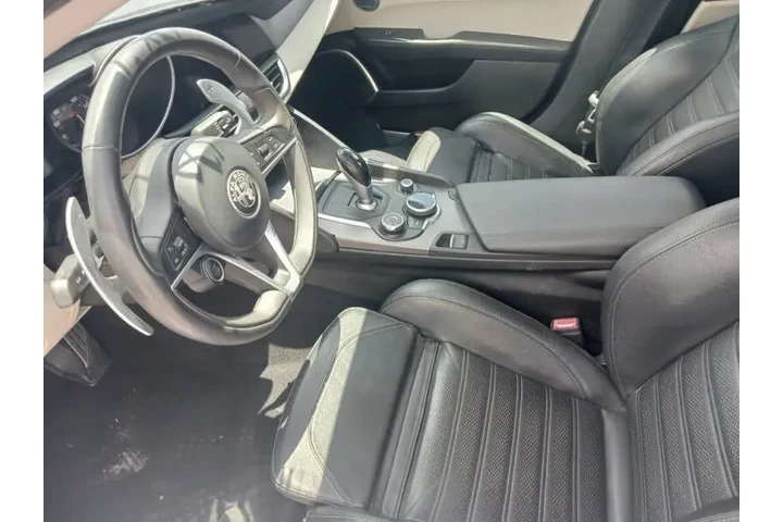 $17800 : 2018 Alfa Romeo Giulia Ti Spo image 7