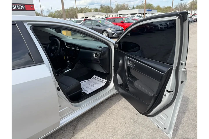 $12450 : 2019 Corolla LE image 8