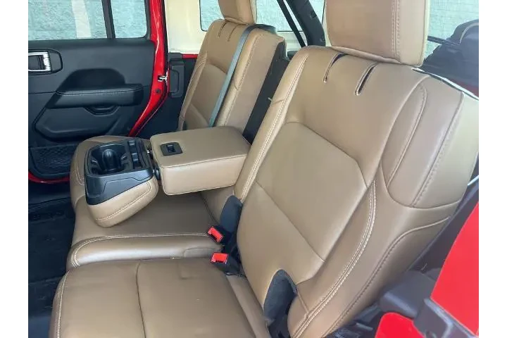 $33799 : Jeep Wrangler Unlimited 2021 image 9