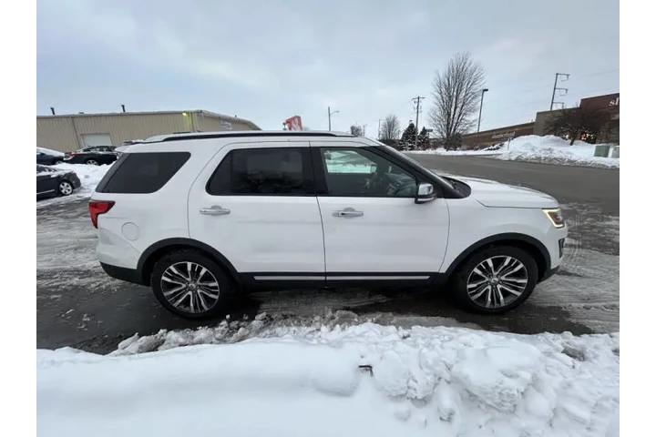 $15990 : 2017 Explorer Platinum image 8