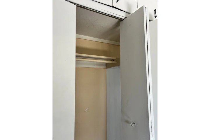 $1000 : Rento Cuarto image 3