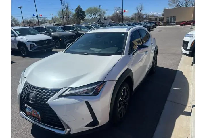 $24807 : Lexus UX 250h 2020 AWD 4dr C image 2