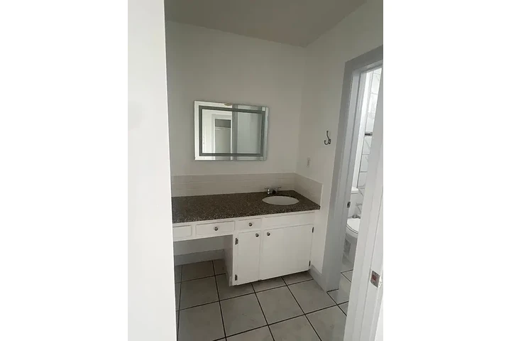 $1700 : This house is available image 6