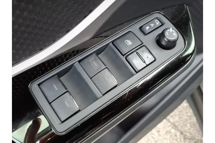 $22227 : Toyota C-HR 2022 Nightshade image 10