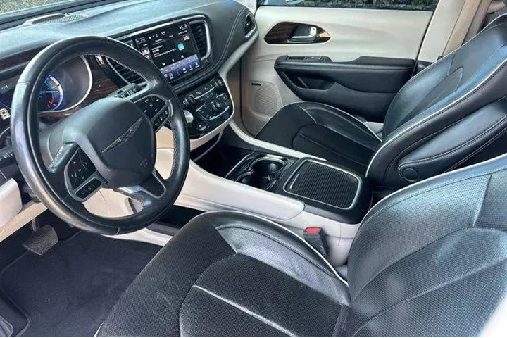 $20995 : Chrysler Pacifica Hybrid 202 image 9