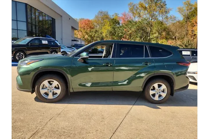 $38598 : Toyota Highlander 2025 LE 4d image 3