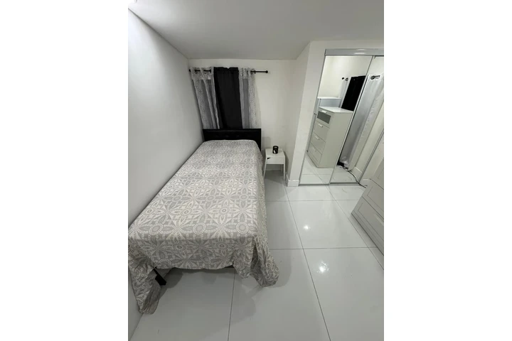 $900 : Se Renta Habitación (Miami) image 5