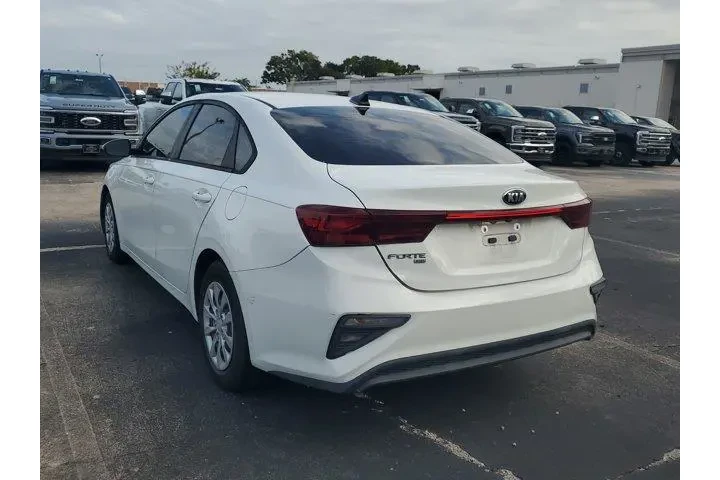 $10995 : Kia Forte 2020 FE 4dr Sedan image 4