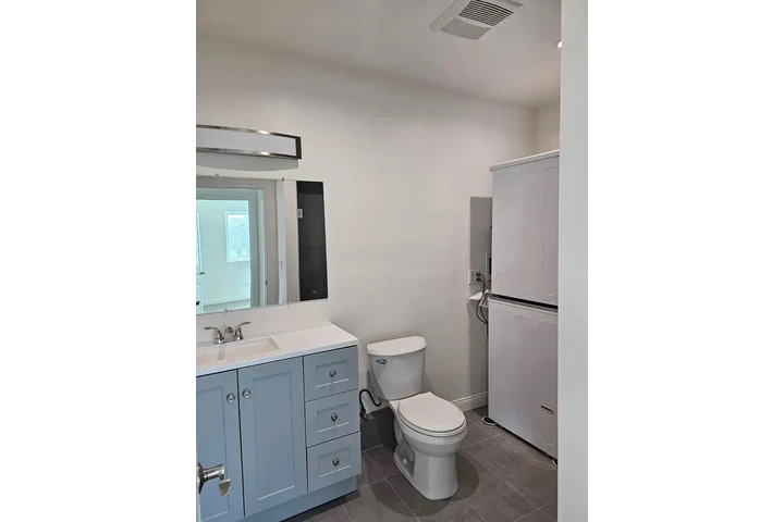 $850 : Ready home for rent in Anaheim image 2
