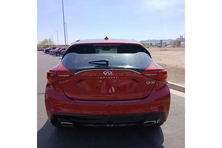 $10995 : 2017 QX30 Luxury image 7