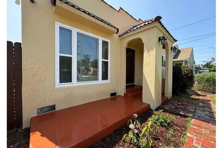 $2495 : BEAUTIFUL BACK HOUSE FOR LEASE image 1