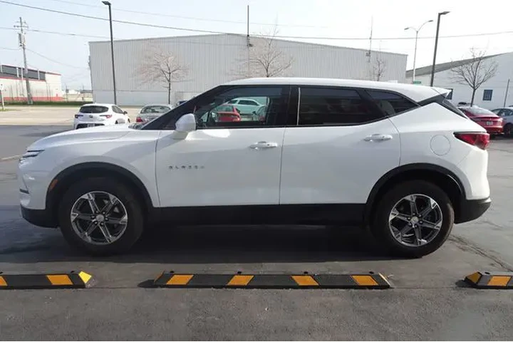 $19990 : 2023 Blazer image 5