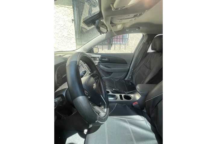 $4000 : Chevrolet Malibu de venta image 4