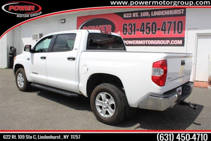 $32995 : Used 2017 Tundra 4WD SR5 Crew image 4