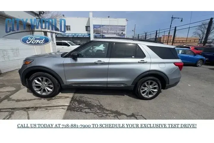 $29889 : Ford Explorer 2022 AWD XLT 4 image 2