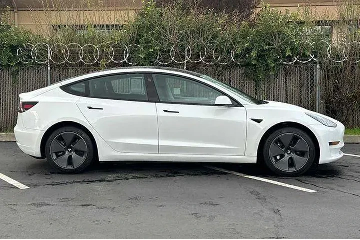 $23715 : Tesla Model 3 2023 4dr Sedan image 7